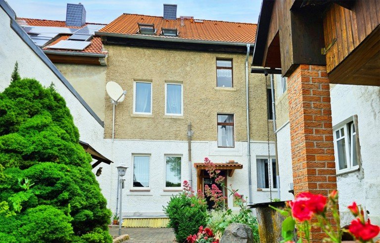 Titelbild K�then (Anhalt) - K�then Mehrfamilienhaus Vielseitiges Mehrgenerationenhaus: Ideale Kapitalanlage mit Option zur Eigennutzung!