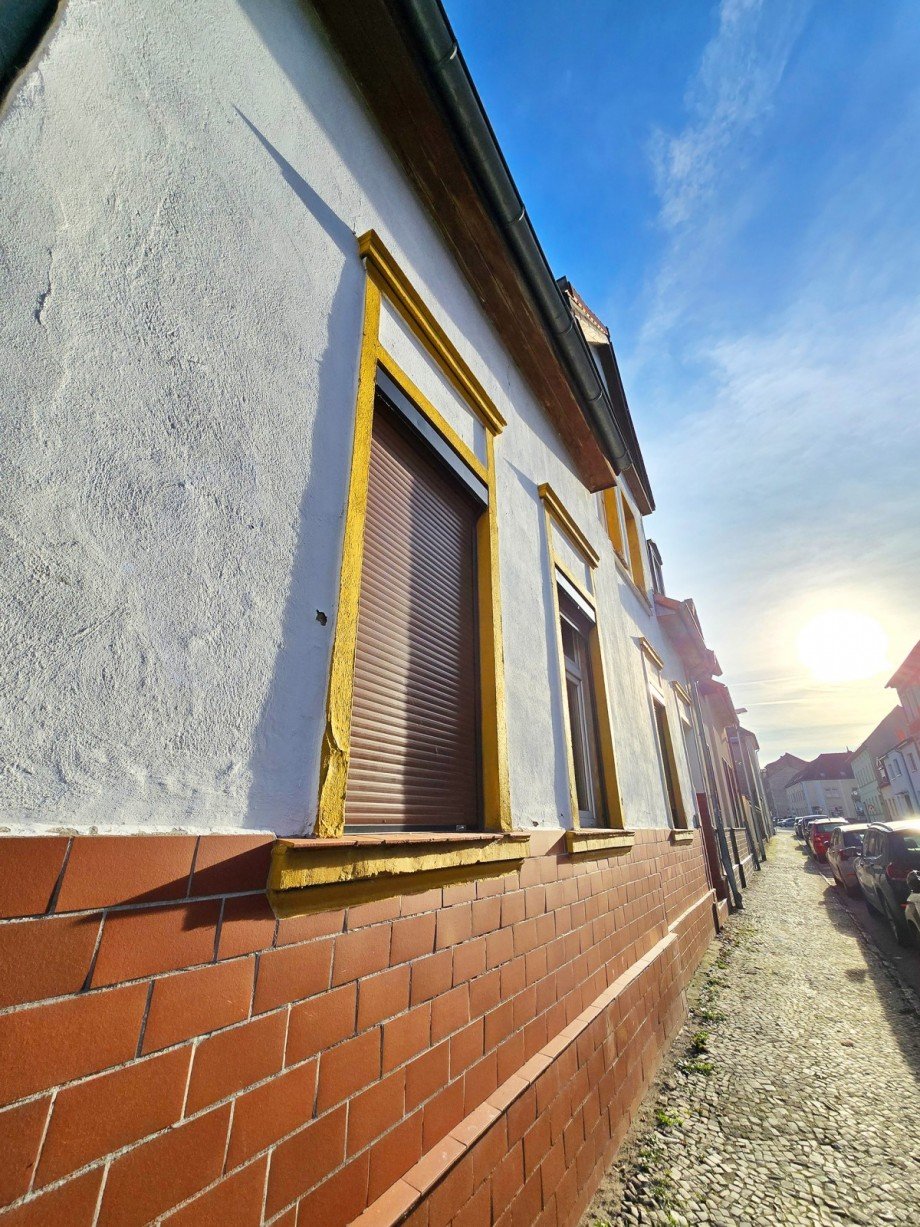 Stra�enansicht Reihenmittelhaus K�then (Anhalt)