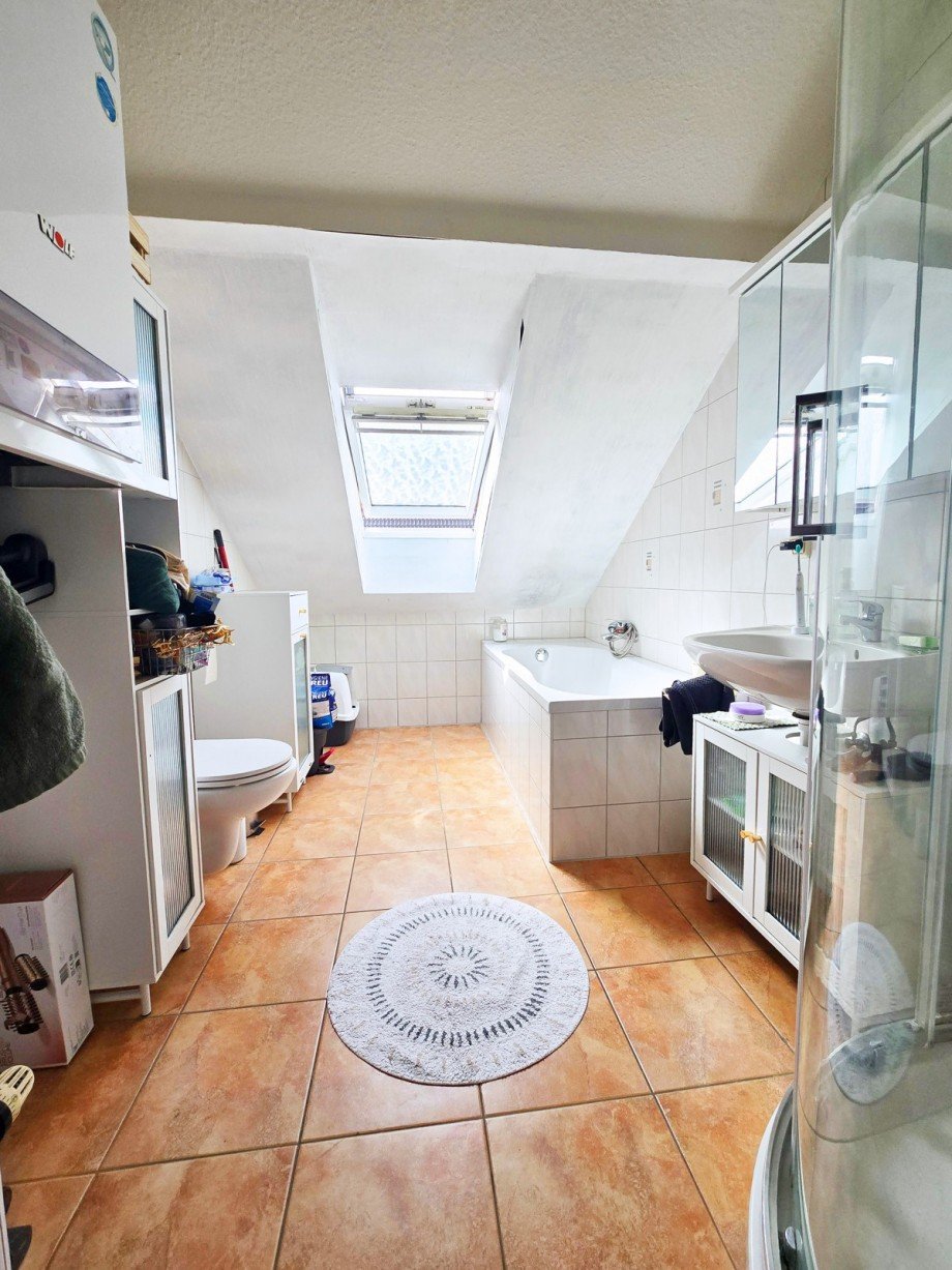 Badezimmer Dachgeschosswohnung K�then (Anhalt)