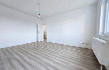 Zimmer OG Erstbezug nach Sanierung in Aken - Modernes Reihenhaus mit 5 Zimmern & Garten