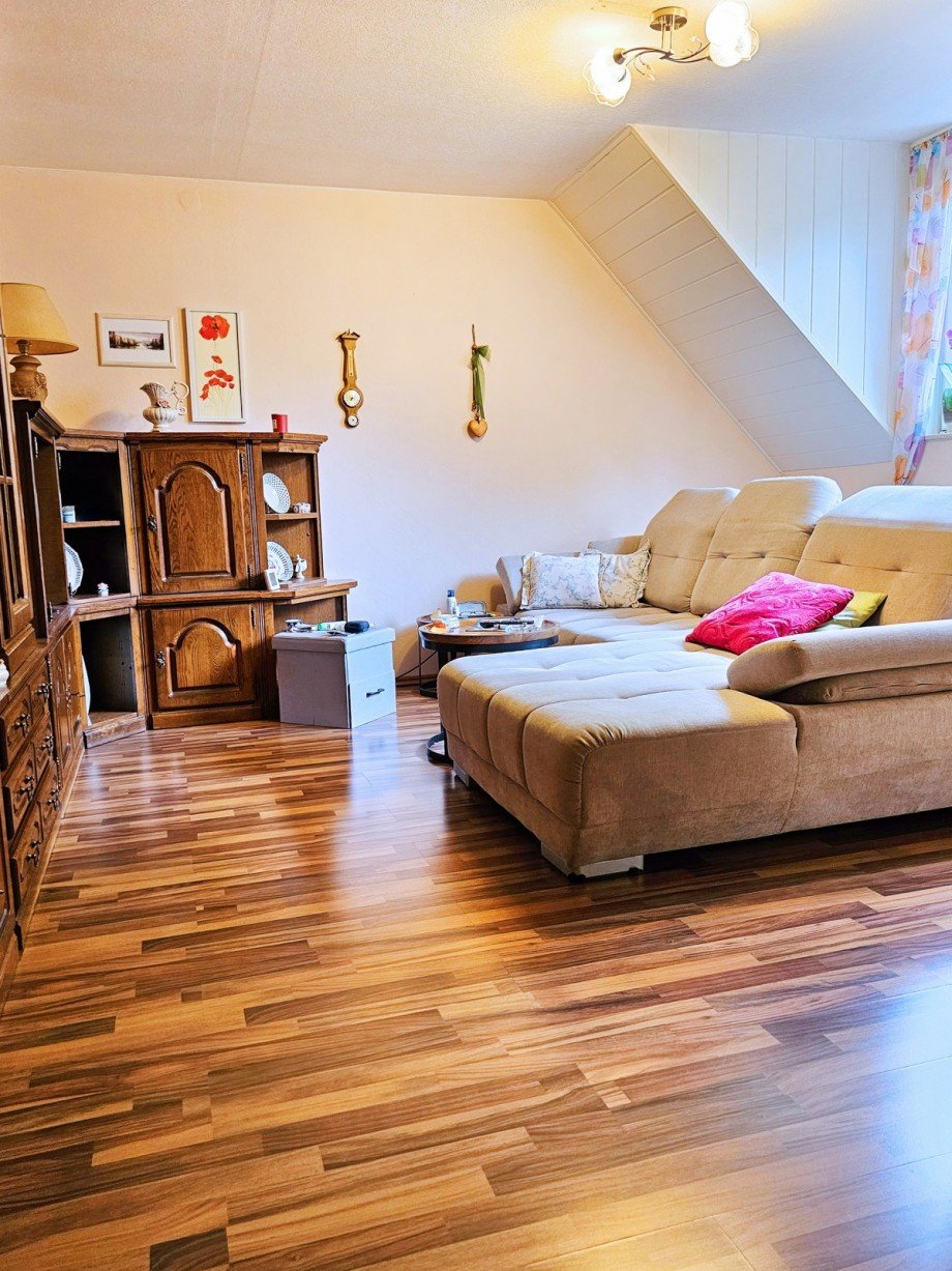 Wohnung DG - Wohnzimmer Mehrfamilienhaus K�then (Anhalt)