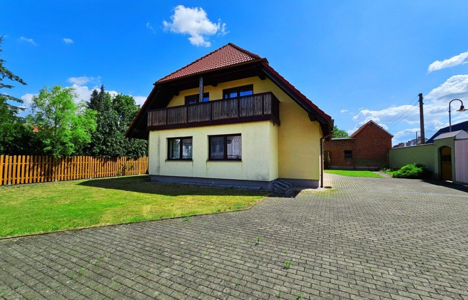 Haus Seitenansicht Einfamilienhaus Wettin-L�bej�n