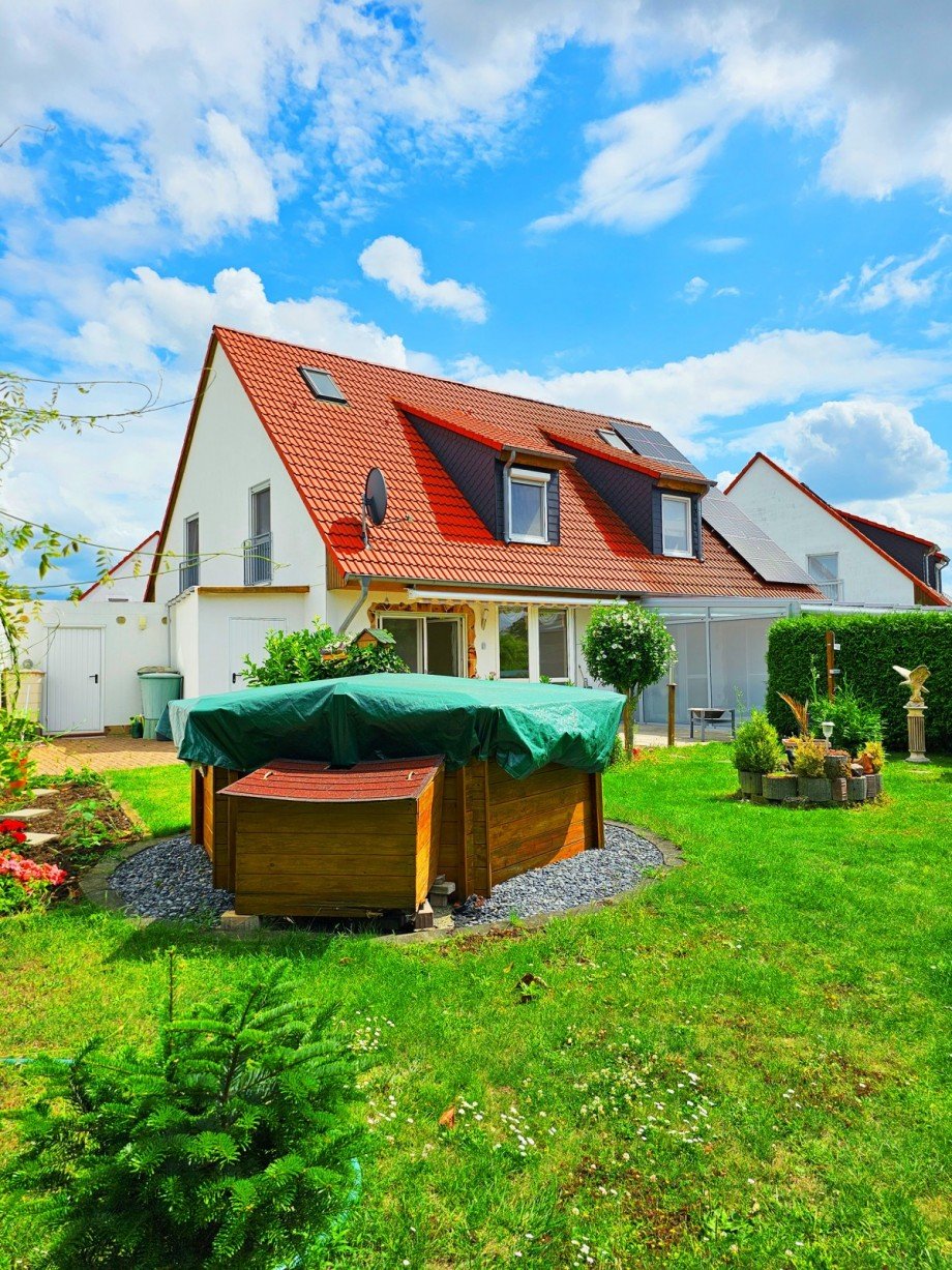 Haus und Pool Doppelhaush�lfte Aken