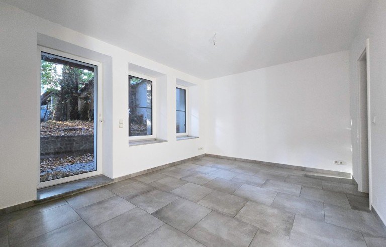 Zimmer K�then (Anhalt) Souterrainwohnung Gem�tliche Souterrain-Wohnung mit Terrasse, Einbauk�che und Fu�bodenheizung