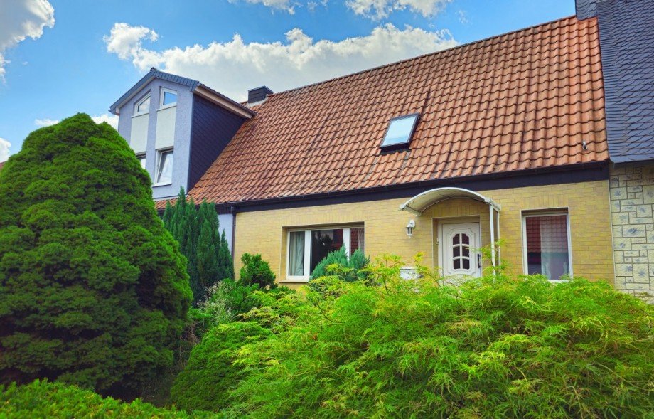 Stra�enansicht Reihenhaus K�then (Anhalt)