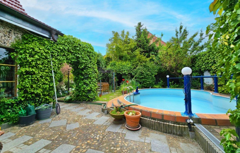 Garten und Pool Einfamilienhaus Nienburg (Saale)
