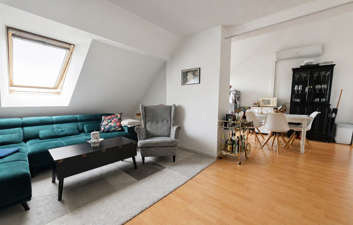 Schick und angenehm im Dachgeschoss mit toller Dachterrasse - Foto 1