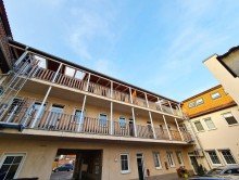 Innenhof Top-Moderne-Wohnung mit Loggia