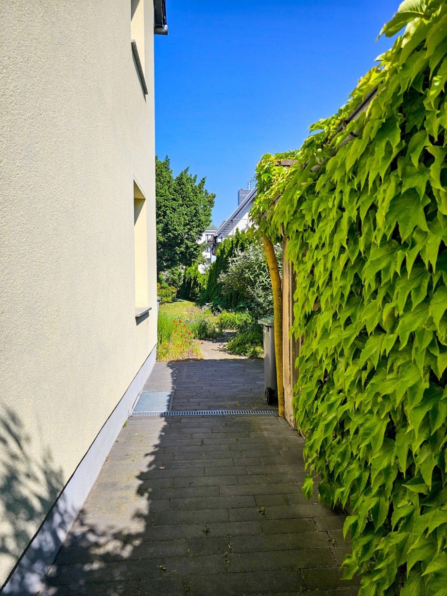 Weg zum Garten Einfamilienhaus K�then (Anhalt)