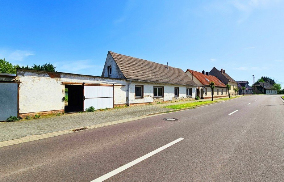 Hausansicht Stra�e Einfamilienhaus Osternienburger Land