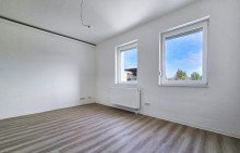 Zimmer OG-2 Erstbezug nach Sanierung in Aken - Modernes Reihenhaus mit 5 Zimmern & Garten