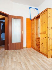 Zimmer Einladende 3-Zimmer-Wohnung mit Balkon: Perfektes Eigenheim oder lukrative Investition in K�then!