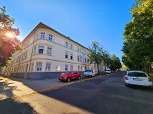 Stra�e im Wohngebiet Rentable und schicke Eigentumswohnung in Dessau-Ro�lau