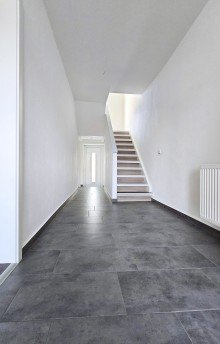 Flur EG Erstbezug nach Sanierung in Aken - Modernes Reihenhaus mit 5 Zimmern & Garten