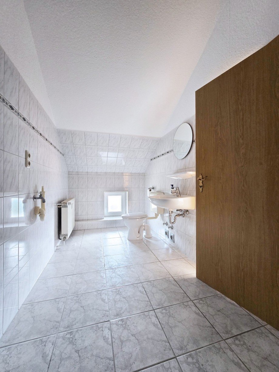 Badezimmer Dachgeschosswohnung Z�rbig