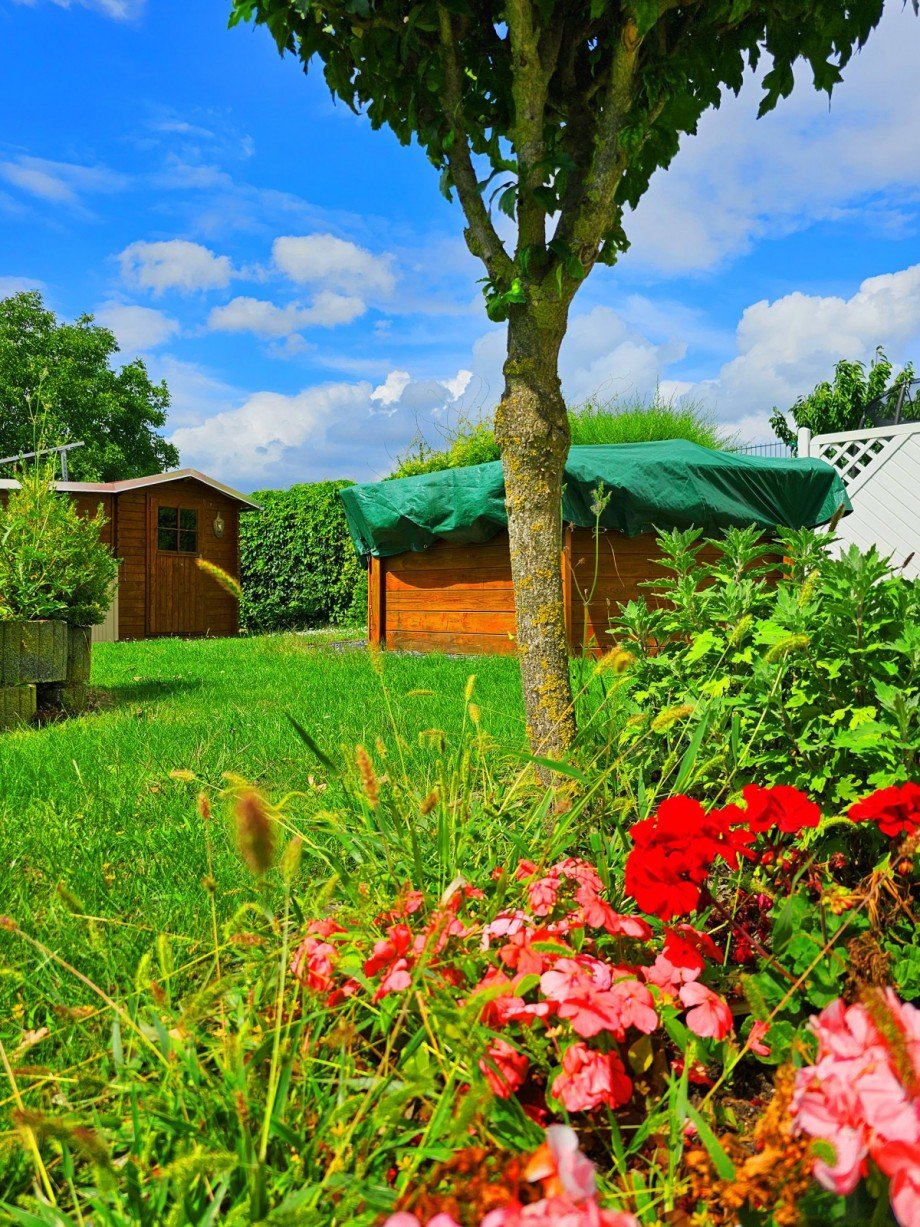 Garten Detail Doppelhaush�lfte Aken