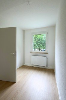 Zimmer-3 Frisch renoviert und sofort bezugsbereit - Erdgeschosswohnung mit Balkon