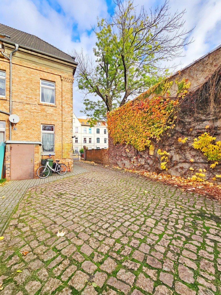 Hofeinfahrt Dachgeschosswohnung K�then (Anhalt)