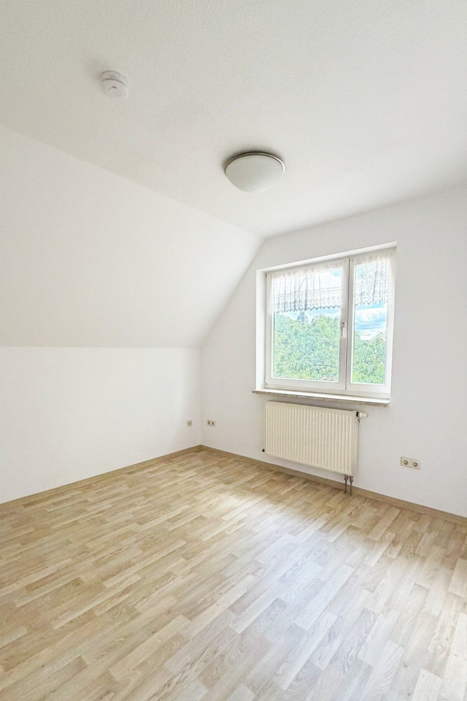 Zimmer Dachgeschosswohnung K�then (Anhalt)