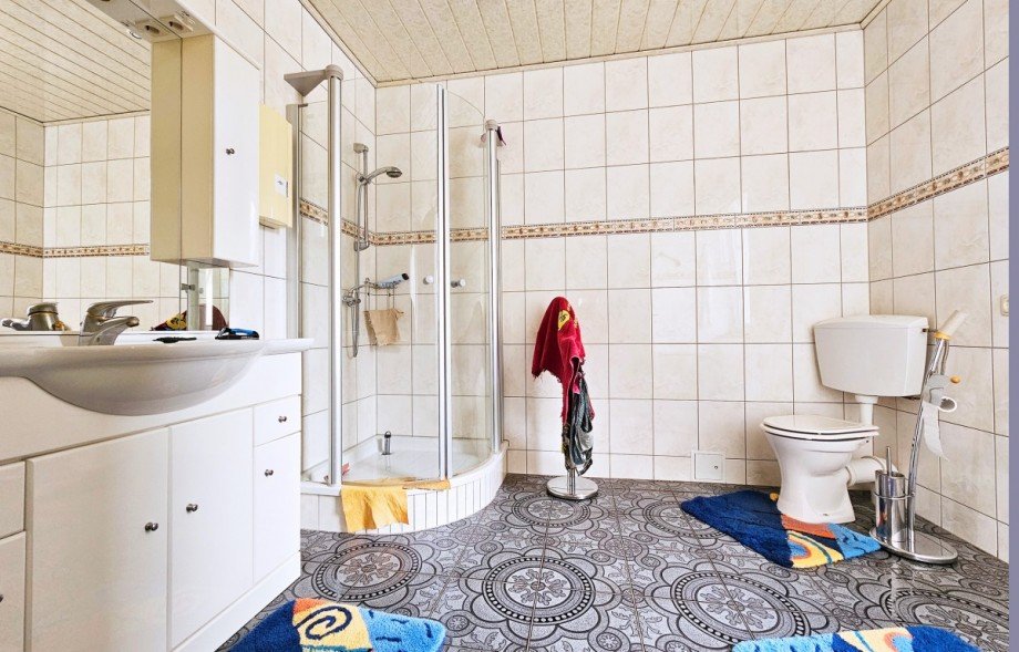 Wohnung 1 - Badezimmer OG Mehrfamilienhaus K�then (Anhalt)