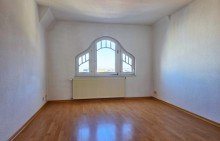 Zimmer Ger�umige Dachgeschosswohnung im Altbau