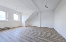 Zimmer DG Erstbezug nach Sanierung in Aken - Modernes Reihenhaus mit 5 Zimmern & Garten