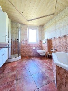 Badezimmer EG  Gro�es Gelbes Gl�ck  - Mehr Raum, mehr M�glichkeiten, mehr Gl�ck f�r Ihre Familie
