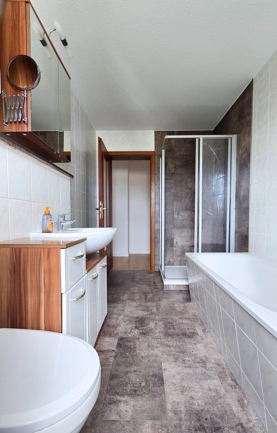 Badezimmer Dachgeschosswohnung K�then (Anhalt)