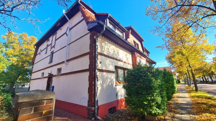 Vorderansicht Mehrfamilienhaus K�then (Anhalt)