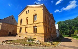 Hauptbild Historischer Charme trifft modernen Komfort - 2 Zimmer mit Lift, Stellplatz & Naturidylle