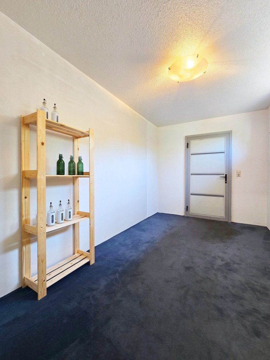 Nebeneingang & Zimmer Einfamilienhaus Gr�bzig