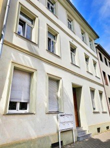 Haus Nahaufnahme 2-Zimmer-Eigentumswohnung mit Balkon und stabilen Mieteinnahmen